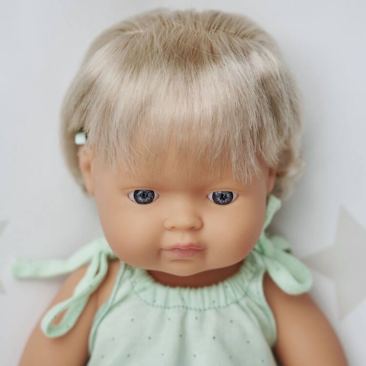 Lalka dziewczynka Europejka z implantem ślimakowym 38cm Miniland Doll