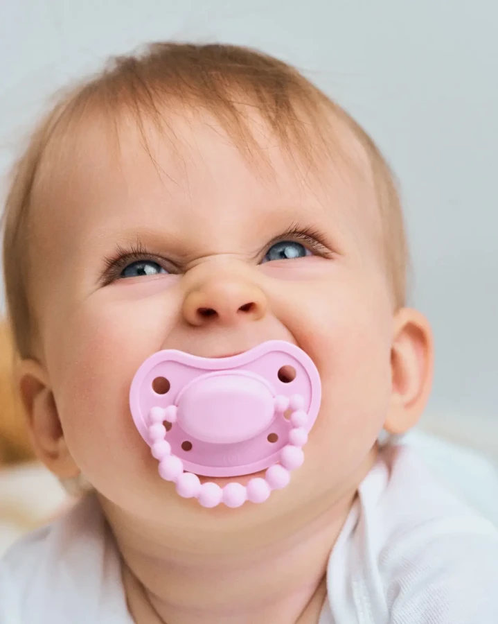 Smoczek pozycjonujący - Pink A Boo / LUU Kids