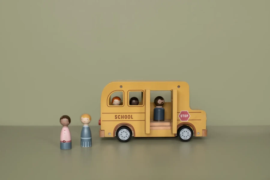Szkolny autobus FSC / Little Dutch
