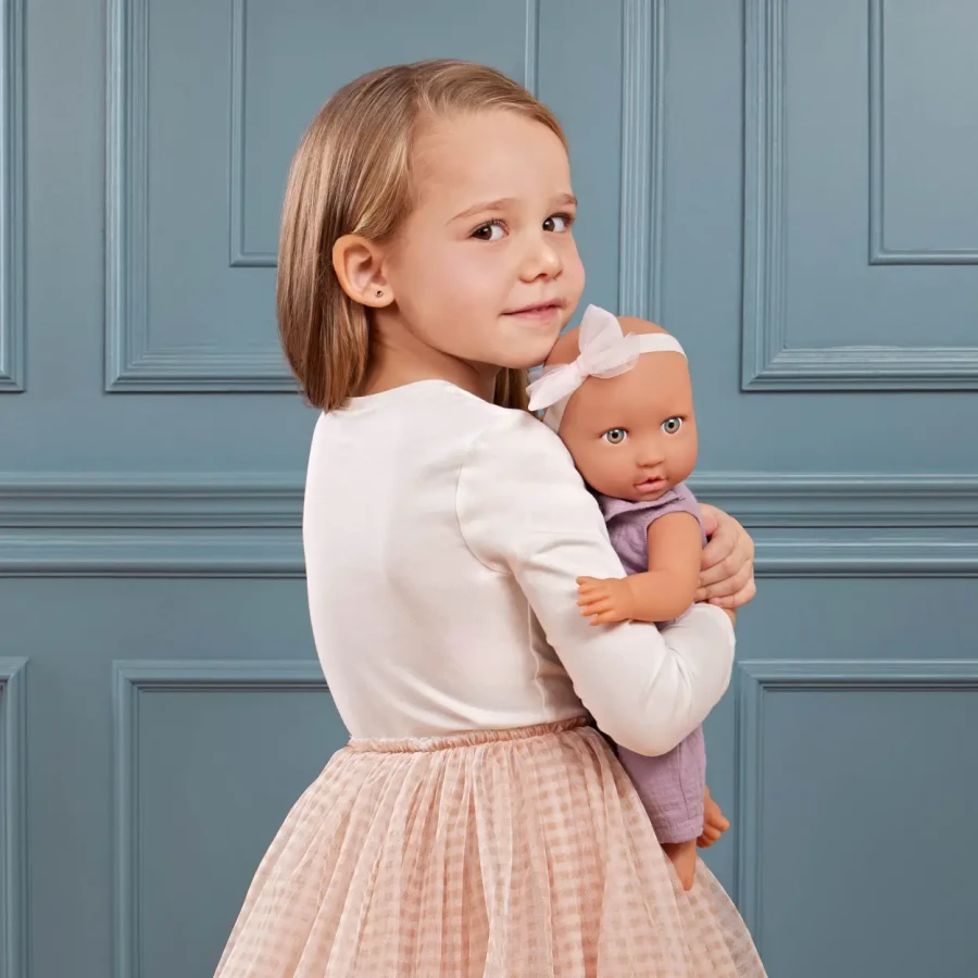 Lalka niemowlę ze smoczkiem, w muślinowym ubranku i opasce, dwubarwne tęczówki / LullaBaby