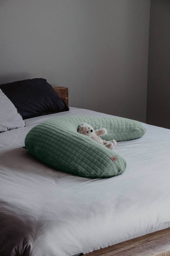Ergonomiczna poduszka rogal dla kobiet w ciąży i karmiących Big Flopsy™, Fleur de coton Sage Green / Beaba